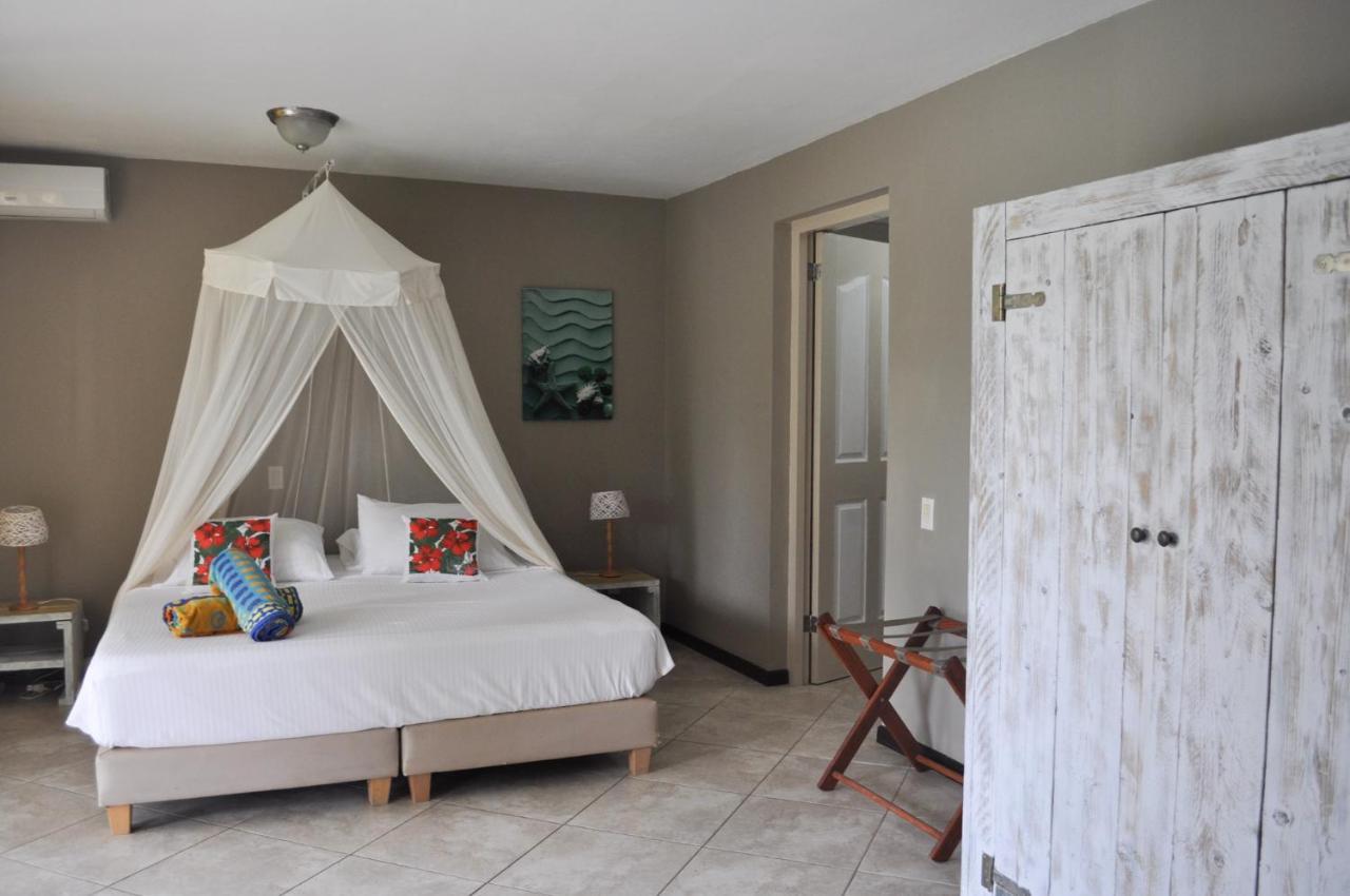 Hibiscus Beach House Jan Thiel Екстериор снимка