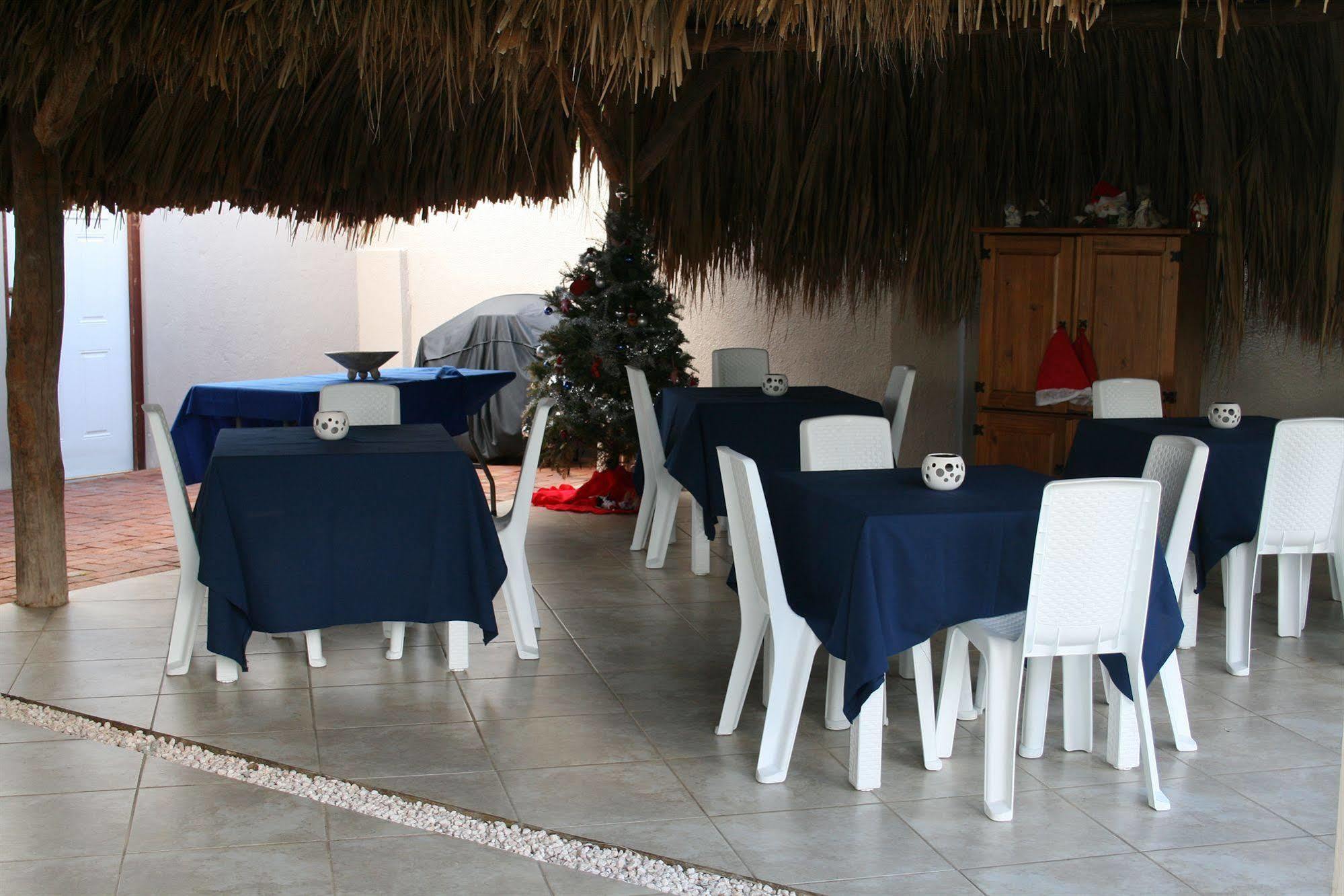 Hibiscus Beach House Jan Thiel Екстериор снимка