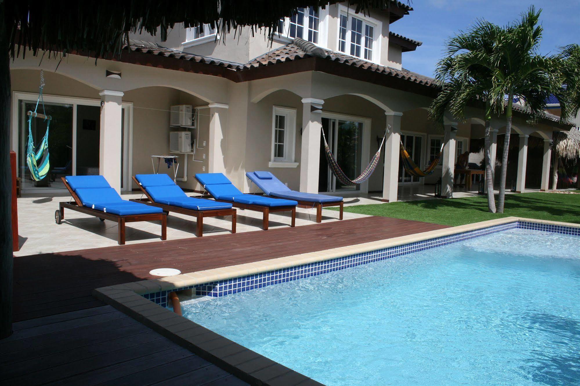 Hibiscus Beach House Jan Thiel Екстериор снимка